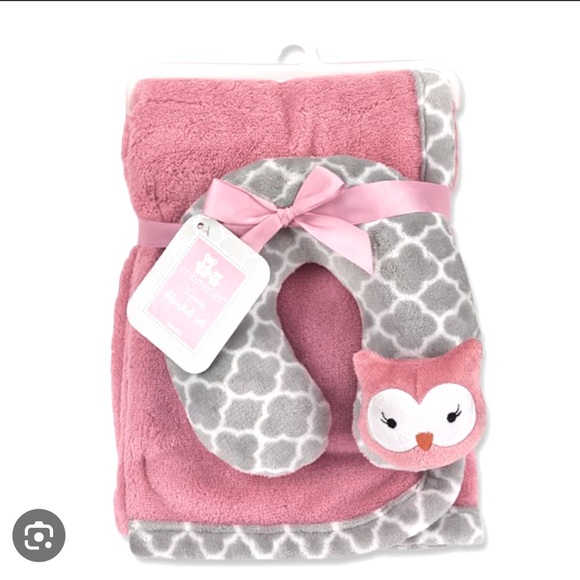 ISO This blanket. Don’t care about the pillow! - Picture 1 of 2